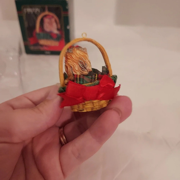 Carlton Cards Little Heirloom Treasures Yorkie Dog Christmas Tree Ornament - Picture 4 of 12